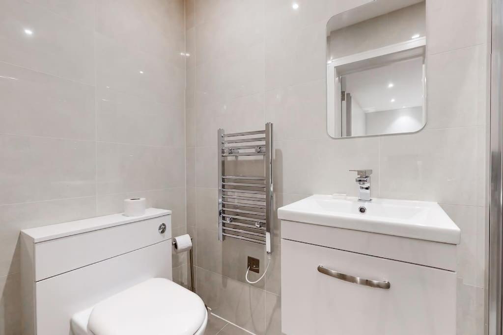 Stylish 2Bed Flat 10Min To Wimbledon Tennis Courts Londen Buitenkant foto